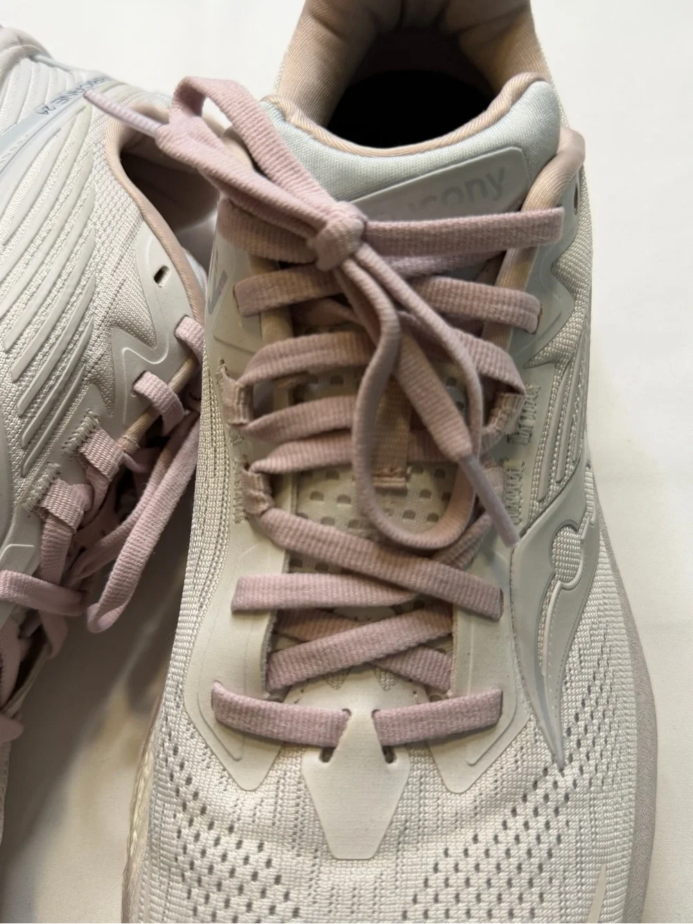 Saucony Hurricane 24 Women’s Cloud/Bloom Running Shoes